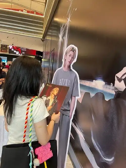 # 第一次线下,宝子们真的太热情了,被偷偷塞了好多物料