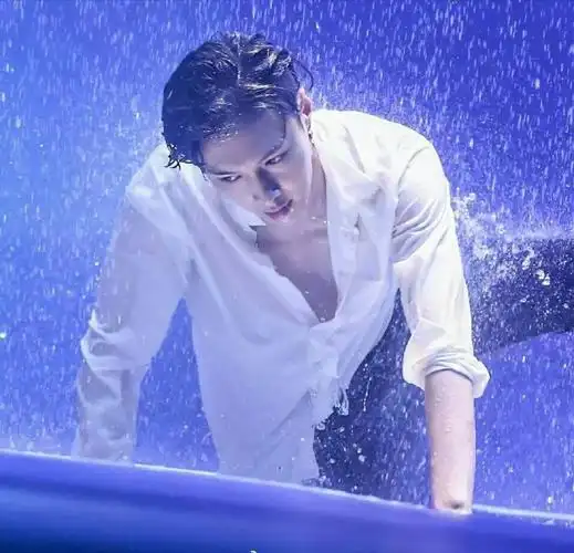 [张艺兴][分享]170804 一份特殊的湿身诱惑 分享一个遇水会有化学反应