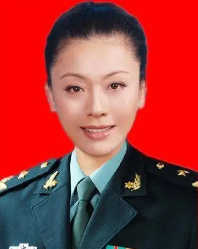 她是中国现役最美女将军外公曾是三军总司令到底什么大来头