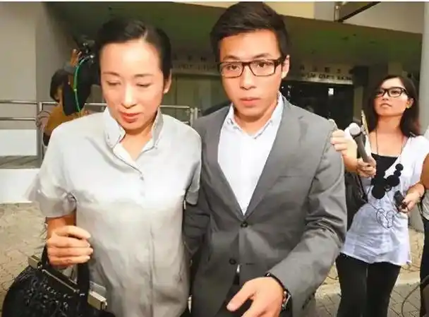 回顾朱玲玲的烦恼二儿子霍启山39岁未婚小儿子霍启仁游戏人间