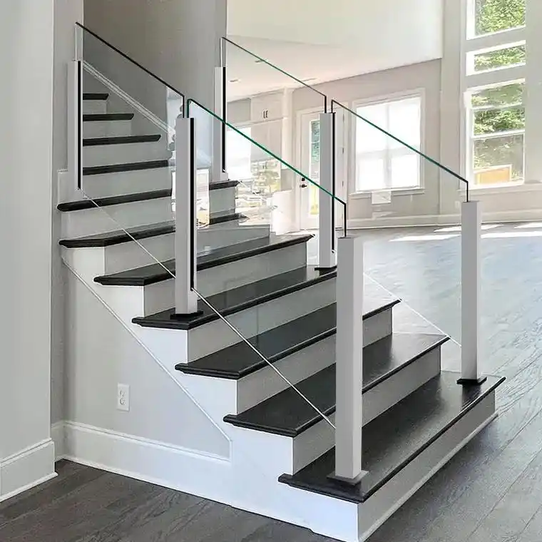 极简风无框玻璃楼梯扶手.