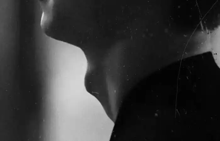 摸男生喉结会怎么样你知道摸男生的喉结有多危险吗