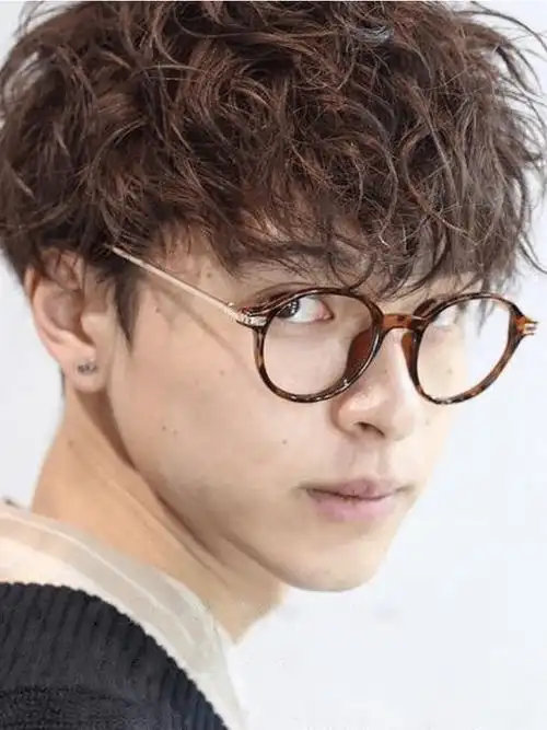 男生短发蓬松烫发型