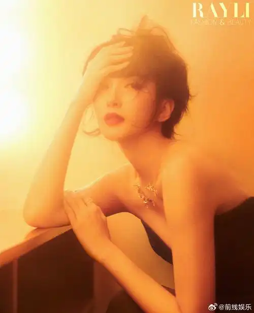 江疏影港风女郎妆##江疏影港风短发