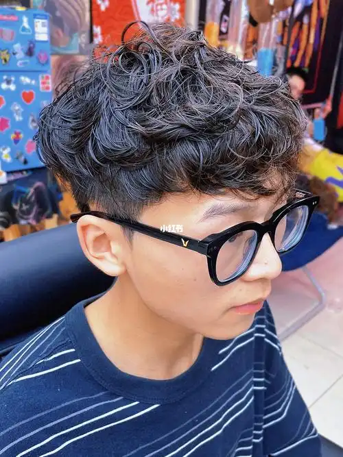 夏日男生纹理烫