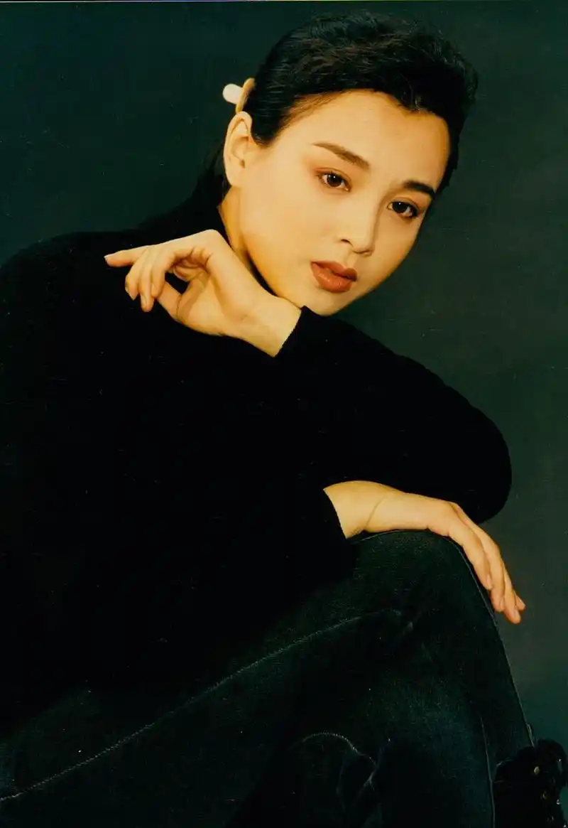 赵明明和英宁的爱情故事充满曲折.