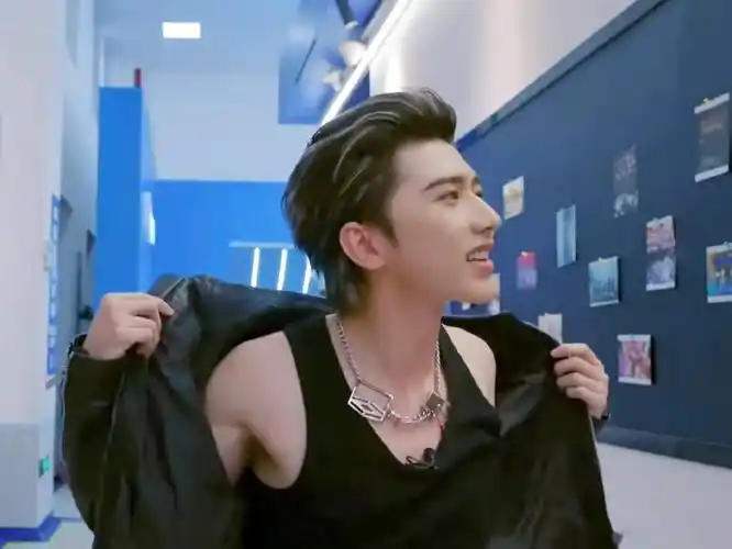 蔡徐坤的锁骨是真的非常性感啊#蔡徐坤