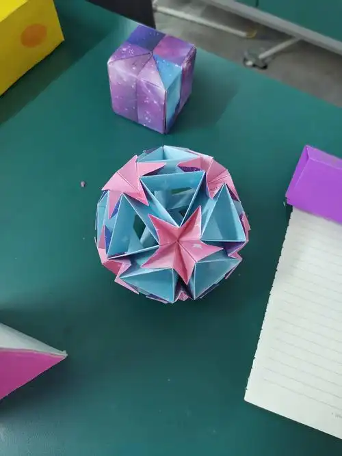 点线面体构建几何人生 ——伊宁市第一中学立体模型制作大赛