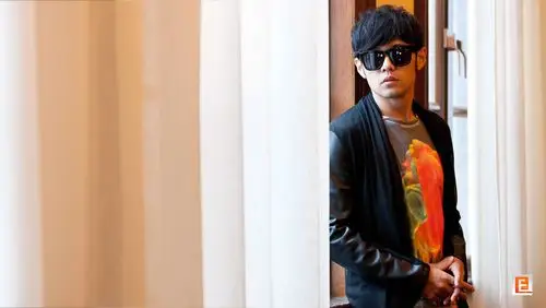 谁有周杰伦的这张壁纸?