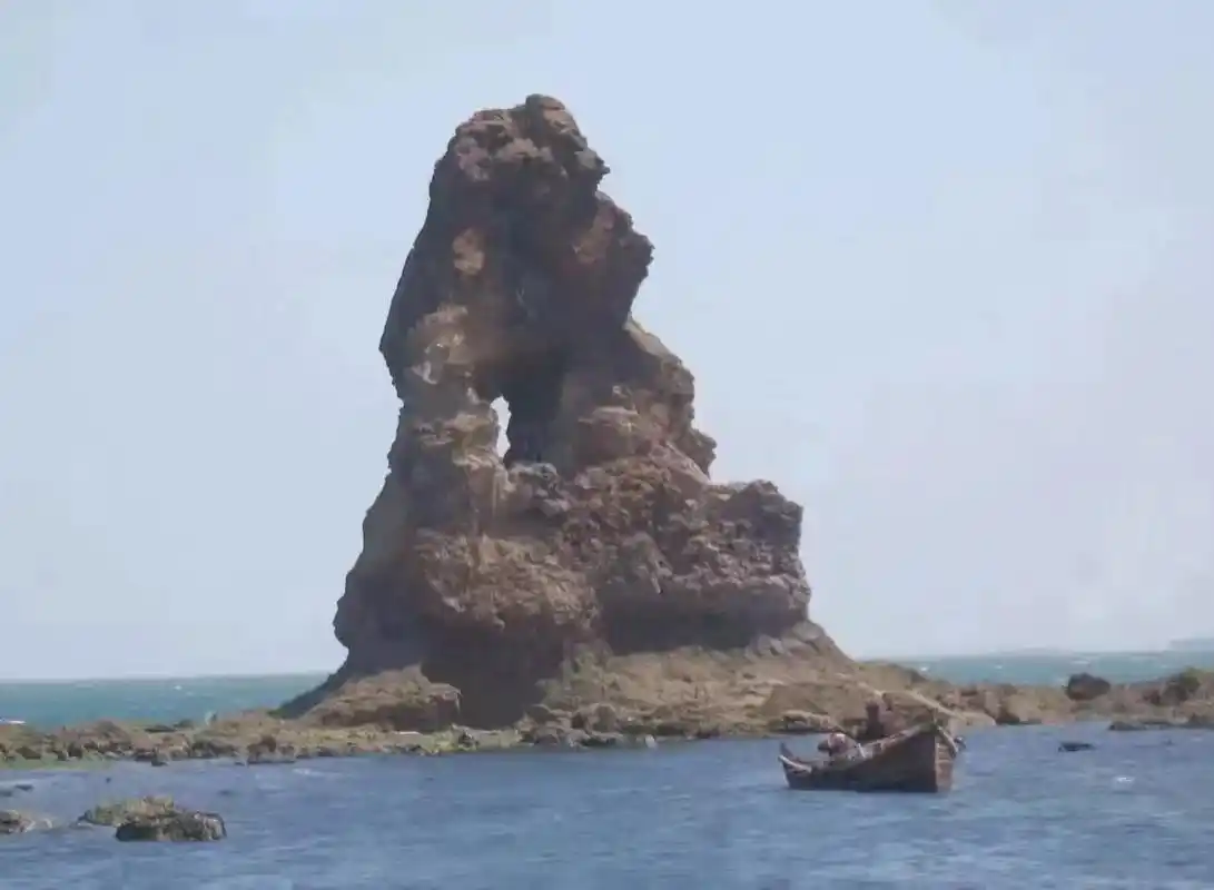 一夜惊雷, 青岛崂山石老人, 于公元2022年10.3日凌晨 - 抖音