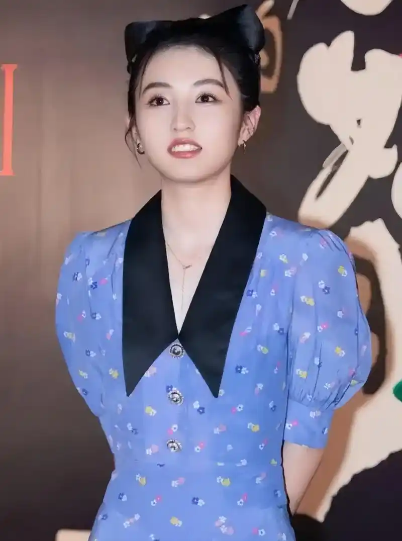 张子枫的容貌随着年龄的增长变得越来越迷人.