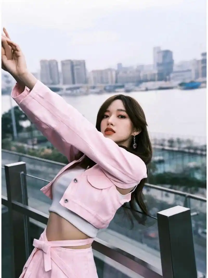 程潇甜辣风高清图 头像壁纸纯分享 喜欢程潇的宝子可以礼貌拿图哦