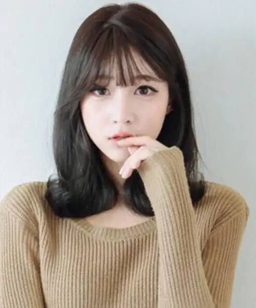 空气式刘海.齐肩中长发.