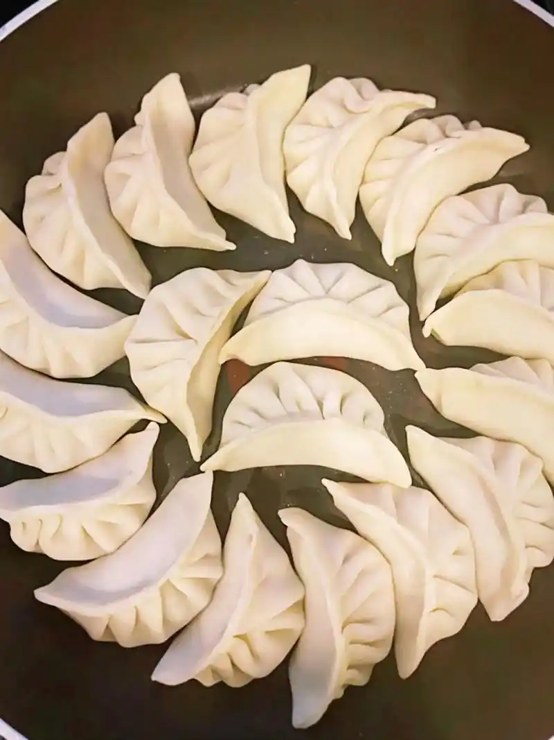 周末在家包的饺子为下周作准备, - 抖音