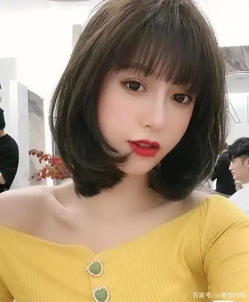 齐肩短发 微微卷起的空气刘海