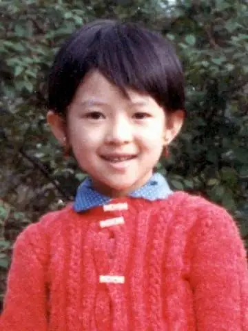 从小章子怡就是个美人坯子