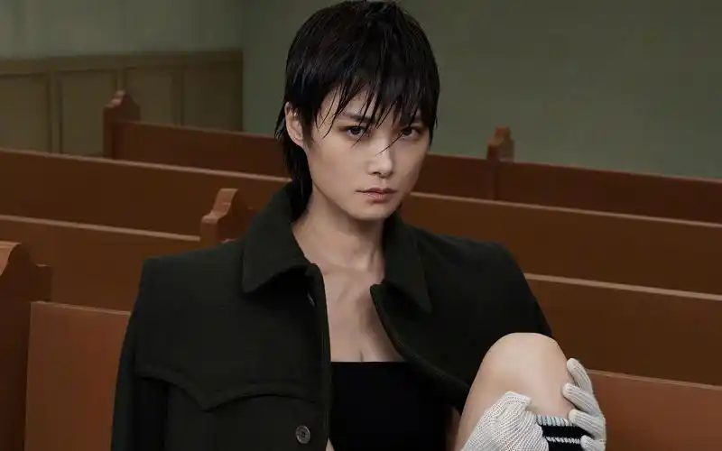 电脑壁纸 明星 大陆明星 李宇春湿发时尚造型封面大片