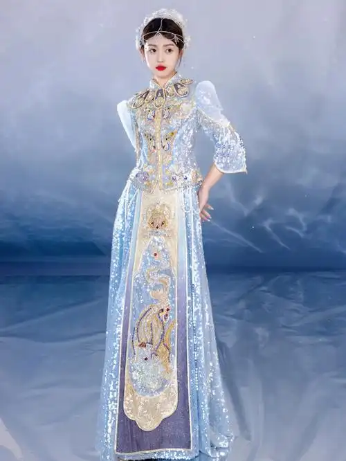 湖蓝色中式秀禾服