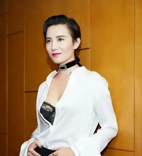 43岁宋佳重新定义张力,拒绝张颂文打脸海清,她的人生太爽了