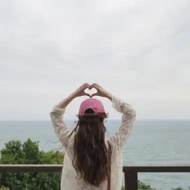 qq头像女生简单大方的图片简约大方又显气质的女生