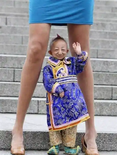 世界上最长的腿腿长132米号称全美腿最长的女人