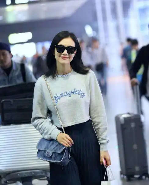 卫衣也能穿出优雅感女神高圆圆亲身示范卫衣的气质穿搭美爆了