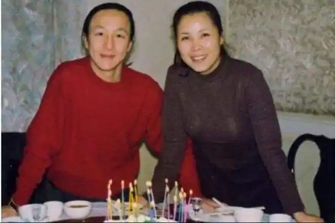 在田震生病住院的那段日子里,张卫宁始终不离不弃,一直在鼓励与支持她