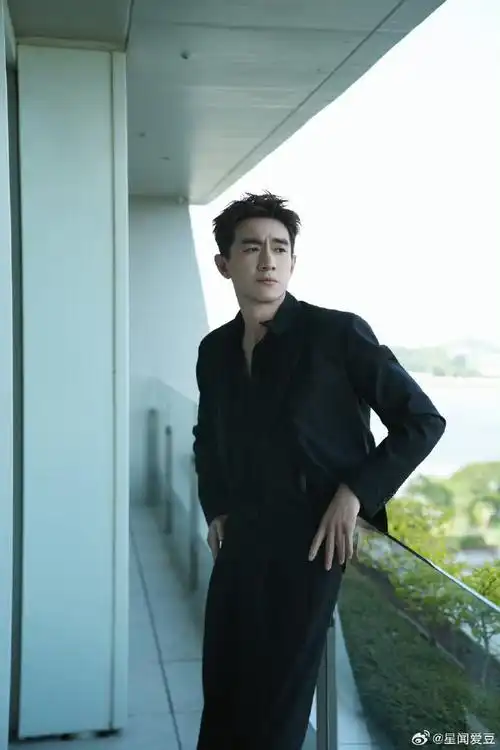 林更新好贵气##林更新性张力