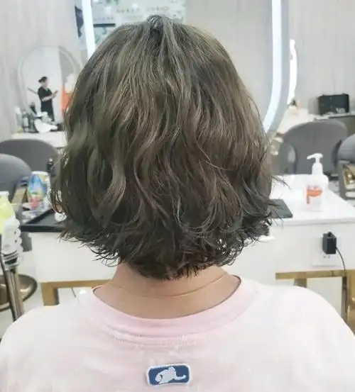 中短发蛋卷头效果图 跟着烫秒变时尚girl_女生烫发 - 美发站