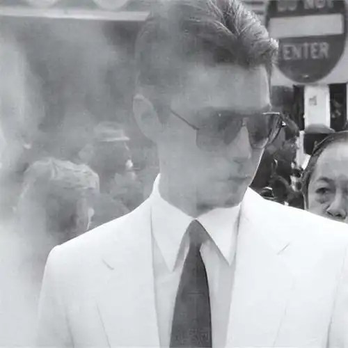 尊龙亚洲第一美男全球最美50人之一一个可怜的孤儿