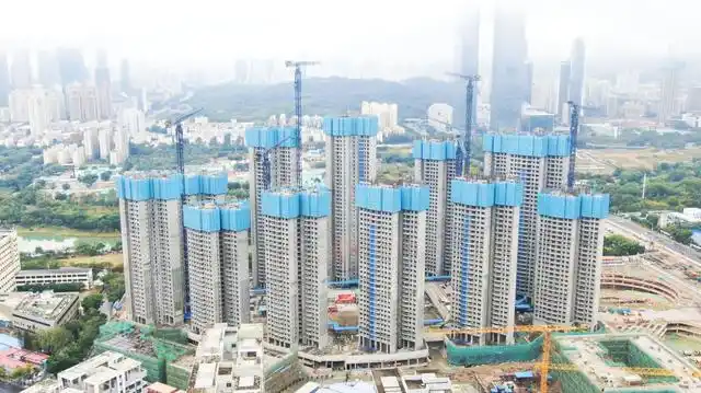 首栋塔楼封顶!华富村棚改再现"深圳速度",年底回迁区主体将全面建成