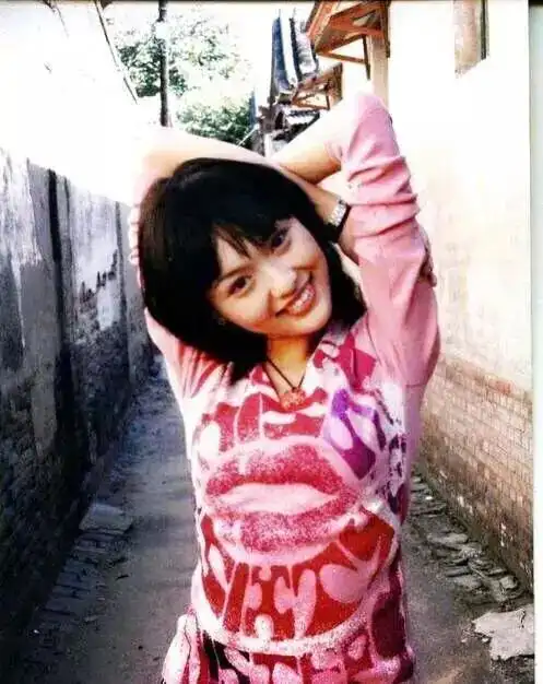 唐嫣大学素颜照至少是校花级别的,厚重的刘海都挡不住她的美貌 (2)