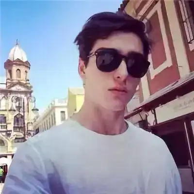 成熟稳重帅气男生微信头像