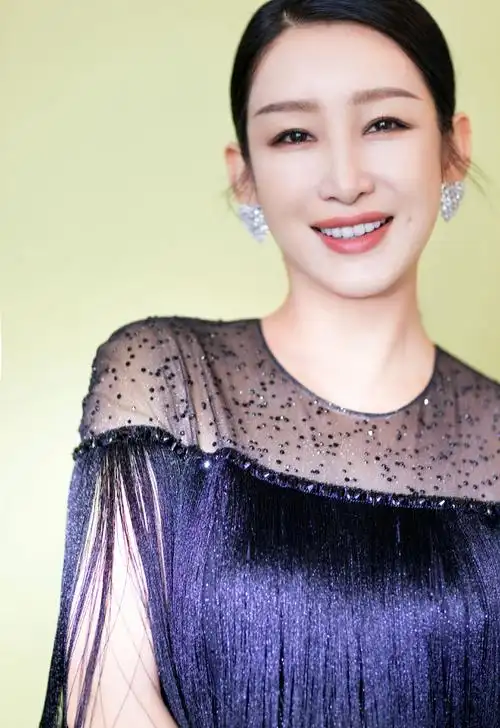 秦海璐黑裙性感浪漫写真图片