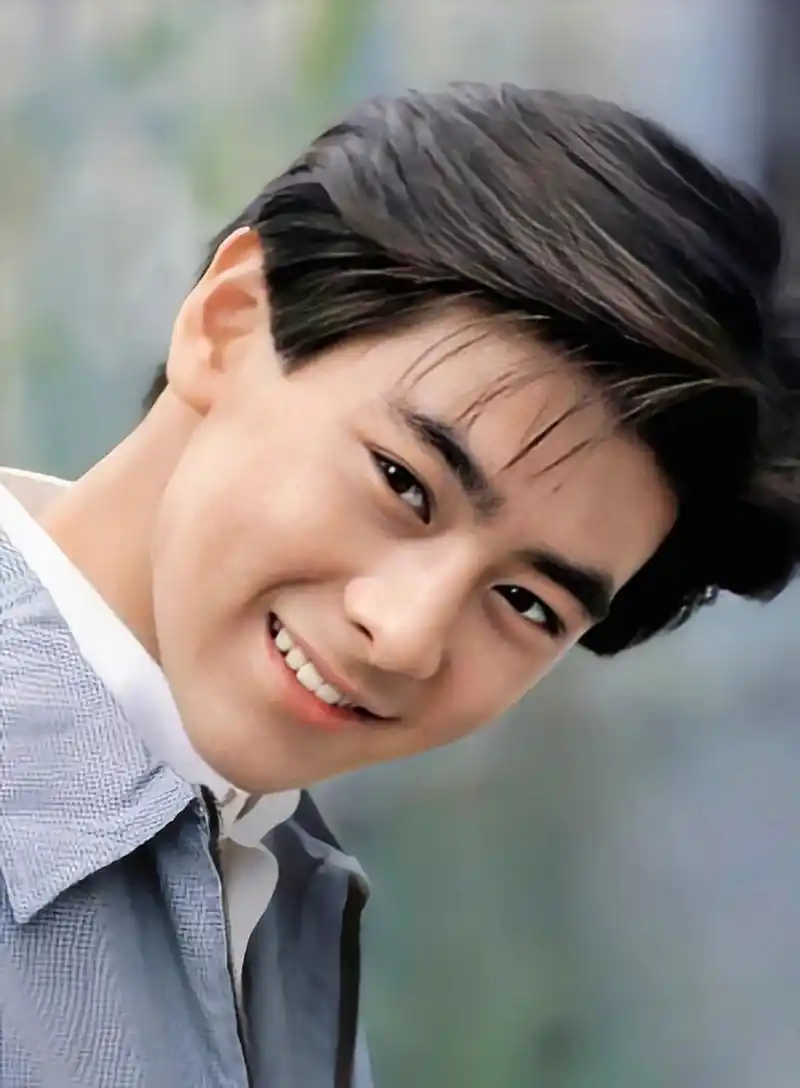 林志颖:不老神话  小时候的林志颖就展现出了超乎常人的聪明才智,他的