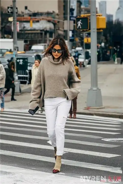 清爽时髦又好搭,这件白色牛仔裤能让人眼前一亮!