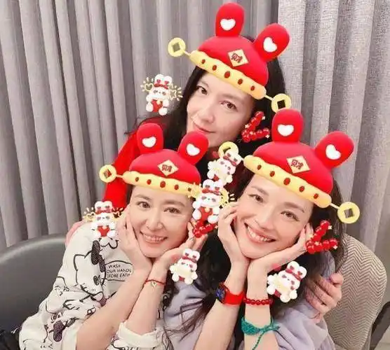 林心如晒47岁庆生照,素颜出镜皮肤好,被霍建华搂着自拍超幸福_生日