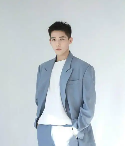 王安宇是内娱寸头界的天花板吧?怎么剃光头也帅呀?