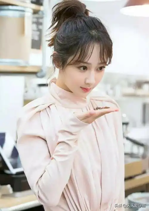 女明星高马尾合集:唐嫣baby知性热巴霸气,刘亦菲第一