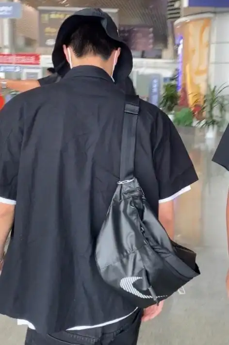 大斜挎包单肩包ba5751nike腰包胸包王一博同款db4697072010