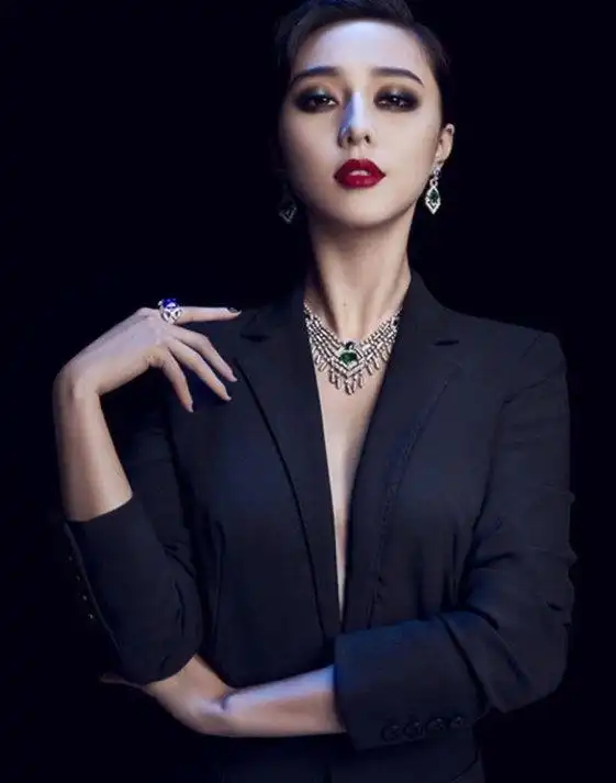 范冰冰男人装性感写真!