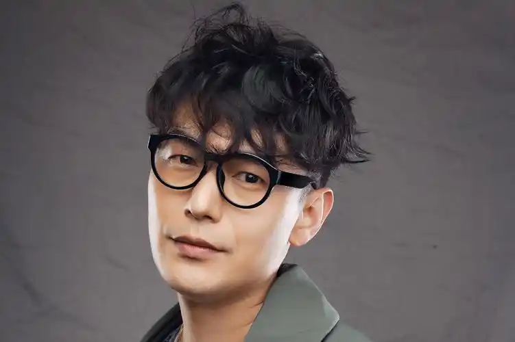 1982年12月5日出生于上海市,毕业于北京电影学院,中国内地男演员