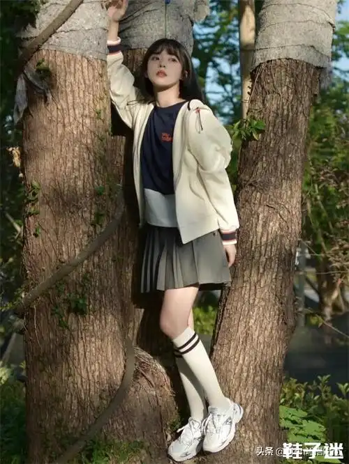 带袜子的鞋的搭配衣服(玛丽珍鞋搭配袜子测评)-鞋子迷