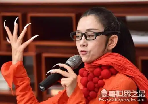 中国手指甲最长的人,杨丽萍坚持40年留5厘米的受指甲