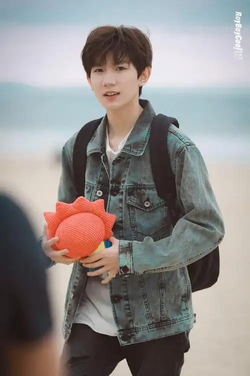 王源哥哥带着莱阳在洛杉矶游玩当爸爸的人也充满少年感 青春气息溢满