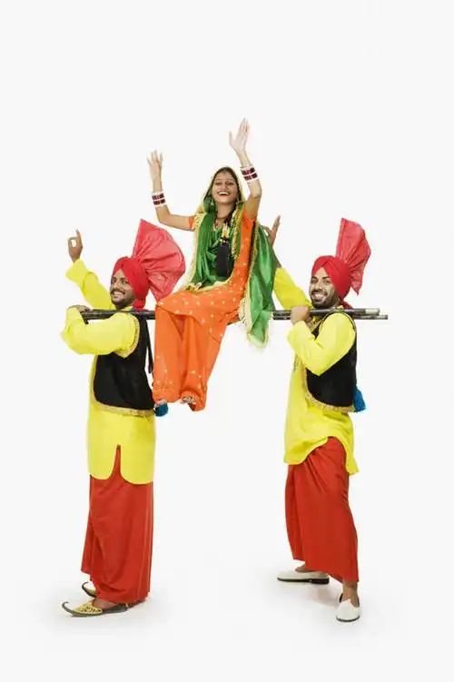 成年人,三个人,站,举,微笑,竖图,彩色,白色背景