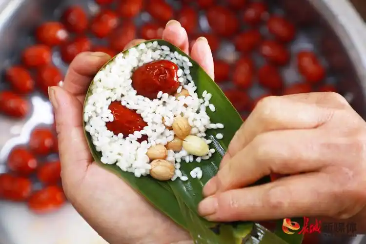 唐山丰润:包粽子 迎端午