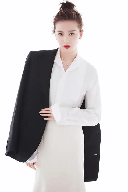 刘诗诗春日穿搭,造型多变可盐可甜,美艳动人令人惊艳