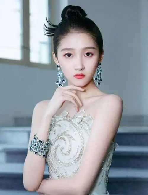 关晓彤活动出席品牌代言欢迎邀约