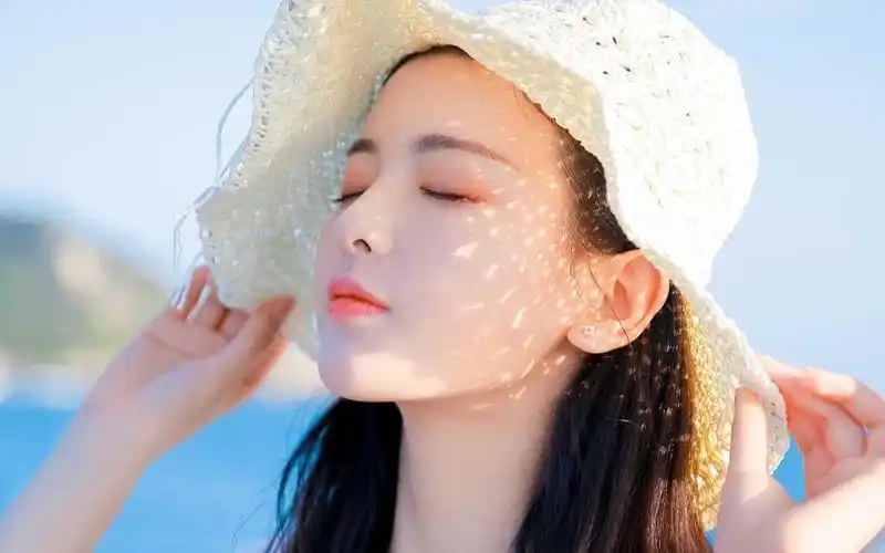 电脑壁纸 明星 大陆明星 甜美女神杨超越青春可爱元气白嫩户外写真